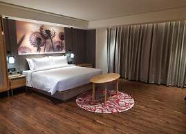 THE GAURS SAROVAR PREMIERE