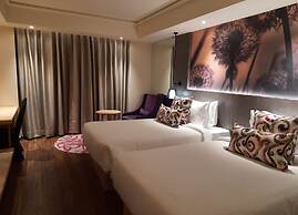 THE GAURS SAROVAR PREMIERE