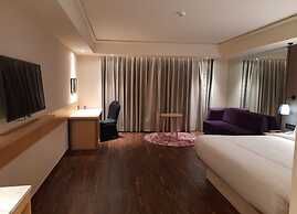 THE GAURS SAROVAR PREMIERE