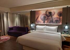 THE GAURS SAROVAR PREMIERE