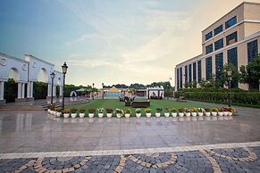 THE GAURS SAROVAR PREMIERE