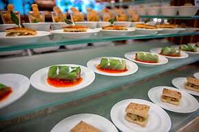 THE GAURS SAROVAR PREMIERE