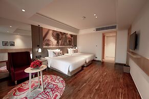 THE GAURS SAROVAR PREMIERE