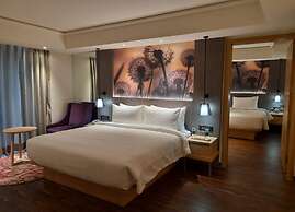 THE GAURS SAROVAR PREMIERE