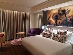 THE GAURS SAROVAR PREMIERE