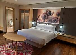 THE GAURS SAROVAR PREMIERE