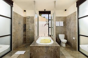 Villa Jamalu by Nakula