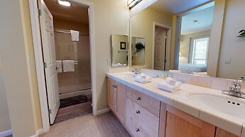 Mammoth Green 102 Amazing Unit, 300 Yards to Eagle Lifts Underground P