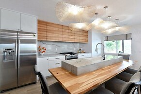 Luxury Cardiff By-the-sea Ocean View Parkhouse