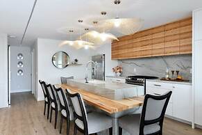 Luxury Cardiff By-the-sea Ocean View Parkhouse