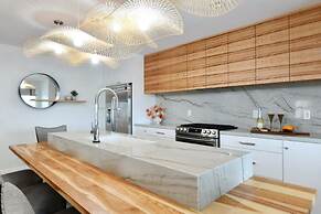 Luxury Cardiff By-the-sea Ocean View Parkhouse