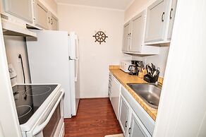 Summer Winds 202e 2 Bedroom Condo by Redawning