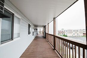 Summer Winds 202e 2 Bedroom Condo by Redawning