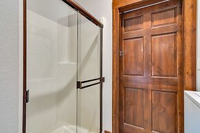 Rockwood Lake Lodge 7 Bedroom Home by RedAwning