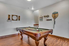 Rockwood Lake Lodge 7 Bedroom Home by RedAwning