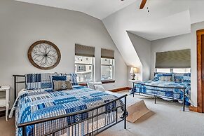 Rockwood Lake Lodge 7 Bedroom Home by RedAwning