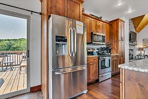 Rockwood Lake Lodge 7 Bedroom Home by RedAwning