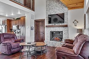 Rockwood Lake Lodge 7 Bedroom Home by RedAwning