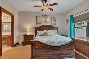 Rockwood Lake Lodge 7 Bedroom Home by RedAwning