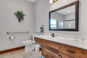 Rockwood Lake Lodge 7 Bedroom Home by RedAwning