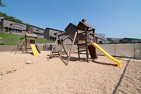 Rockwood Lake Lodge 7 Bedroom Home by RedAwning