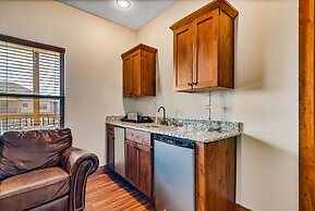 Rockwood Lake Lodge 7 Bedroom Home by RedAwning