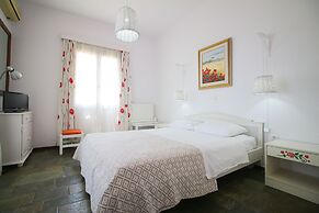 Home with View of Agios Ioannis in Tinos