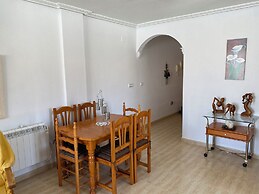 Apt - Sleeps 4 - Balcony - Communal Pool