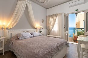 Marikas Deluxe Rooms