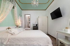 Marikas Deluxe Rooms