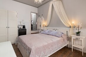 Marikas Deluxe Rooms