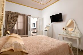 Marikas Deluxe Rooms