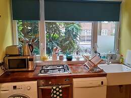 3 BED Apartment With Garden IN Zone One, SE1