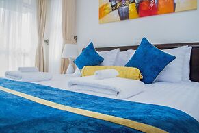 Luxel Suites by Homes by Della