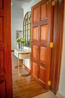 Luxel Suites by Homes by Della