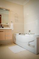 Luxel Suites by Homes by Della