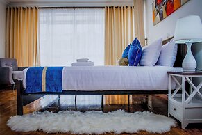 Luxel Suites by Homes by Della