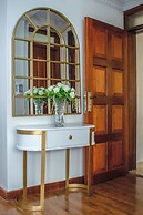 Luxel Suites by Homes by Della