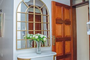 Luxel Suites by Homes by Della