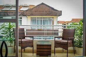 Luxel Suites by Homes by Della