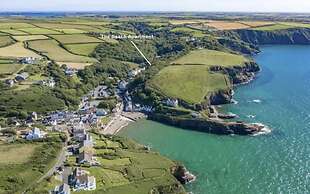 Stunning Renovated & Spacious 2 BR - 100m to Beach