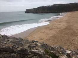 Stunning Renovated & Spacious 2 BR - 100m to Beach