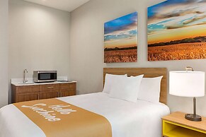 Days Inn & Suites by Wyndham Greater Tomball