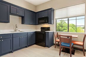 Days Inn & Suites by Wyndham Greater Tomball
