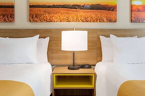 Days Inn & Suites by Wyndham Greater Tomball