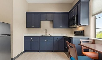 Days Inn & Suites by Wyndham Greater Tomball