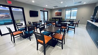 Days Inn & Suites by Wyndham Greater Tomball
