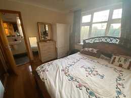 2-bed Apartment in High Wycombe Private Garden