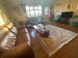 2-bed Apartment in High Wycombe Private Garden