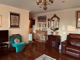 2-bed Apartment in High Wycombe Private Garden